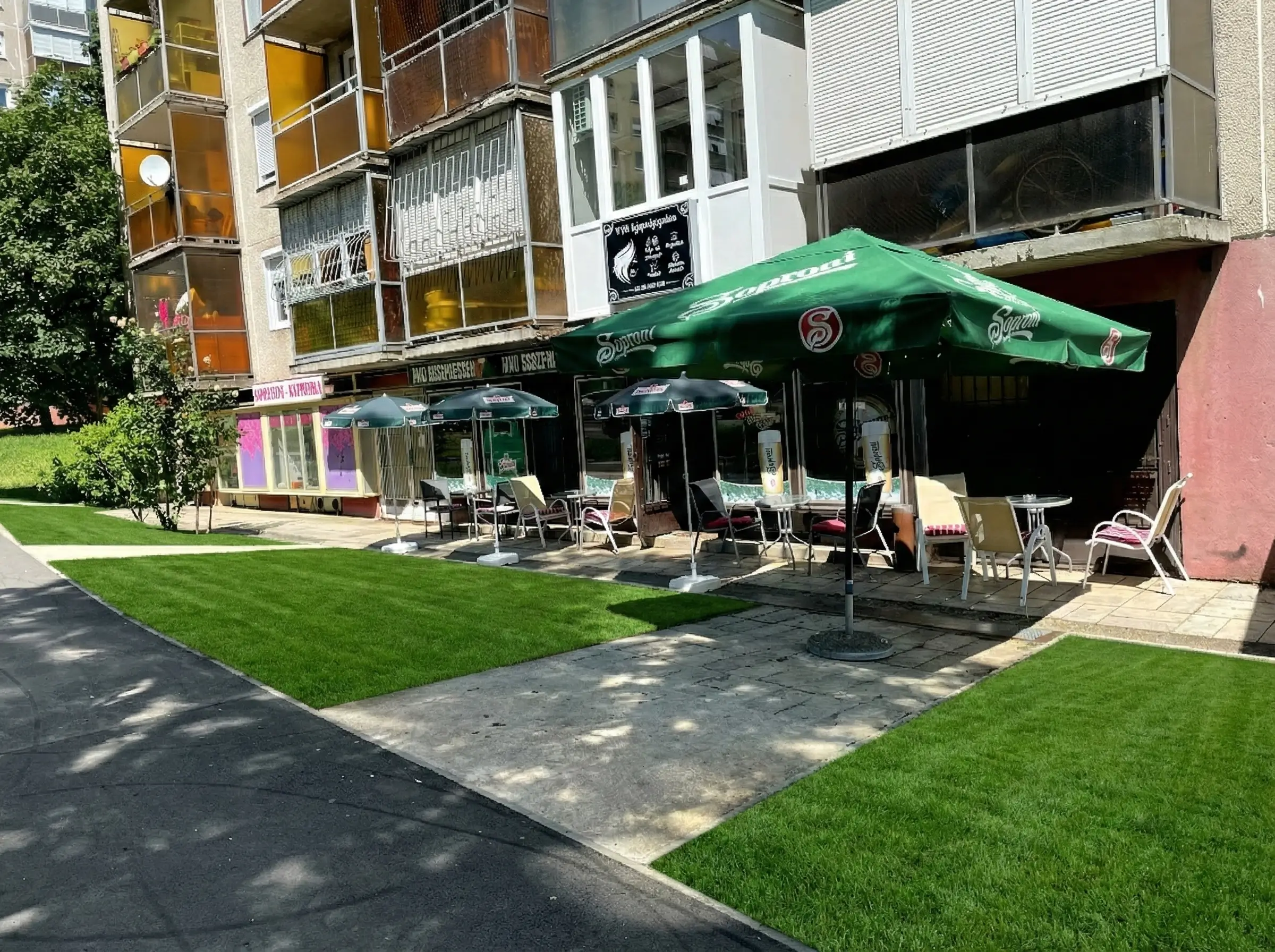 Sör kitöltése üvegből